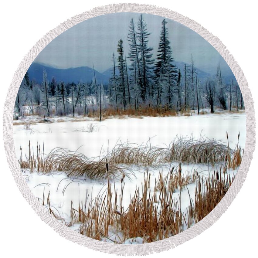 Winter Scenes Round Beach Towel featuring the photograph Winter Serenity by Roland Stanke