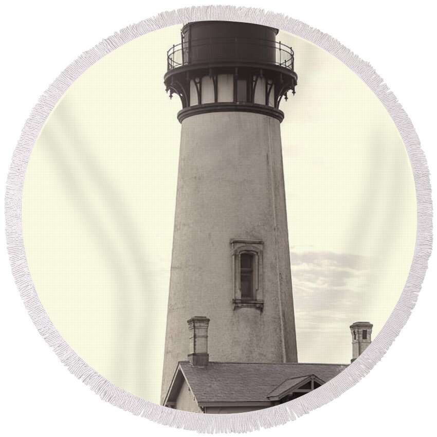 Oregon Round Beach Towel featuring the photograph Yaquina Head Lighthouse by Cathy Anderson