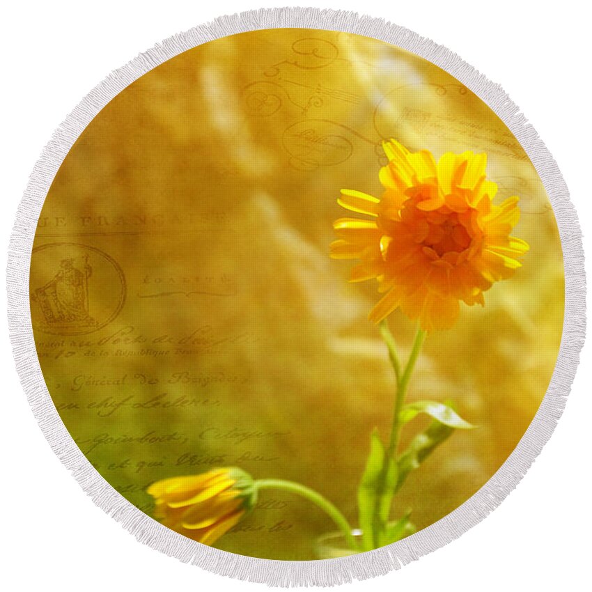 Note Round Beach Towel featuring the photograph Yellow Note by Randi Grace Nilsberg