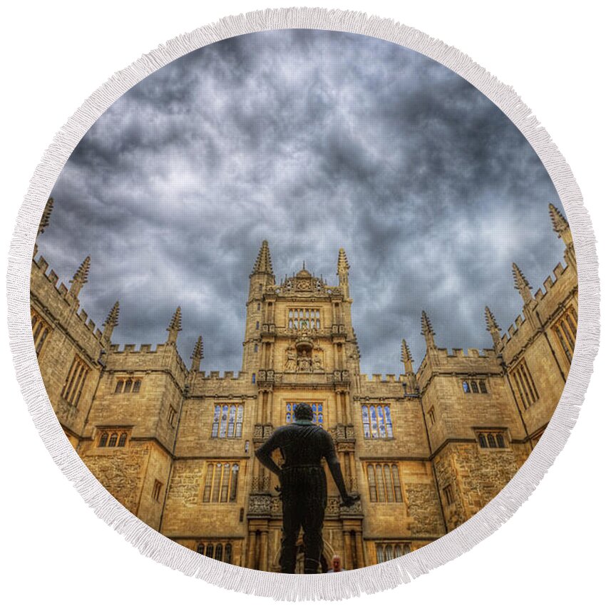  Yhun Suarez Round Beach Towel featuring the photograph Divinity School - Oxford #1 by Yhun Suarez