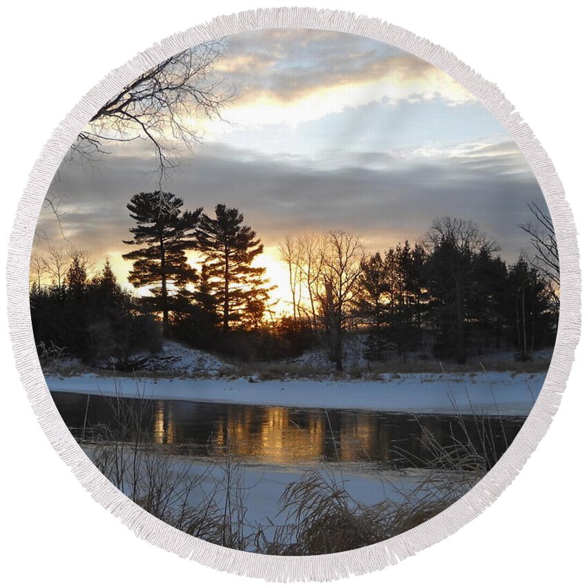 Mississippi River Round Beach Towel featuring the photograph Beautiful Winter Dawn by Kent Lorentzen