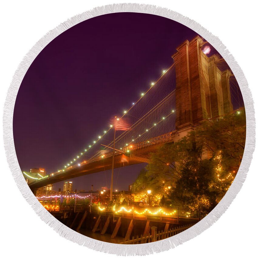 Art Round Beach Towel featuring the photograph Brooklyn Bridge At Night by Yhun Suarez