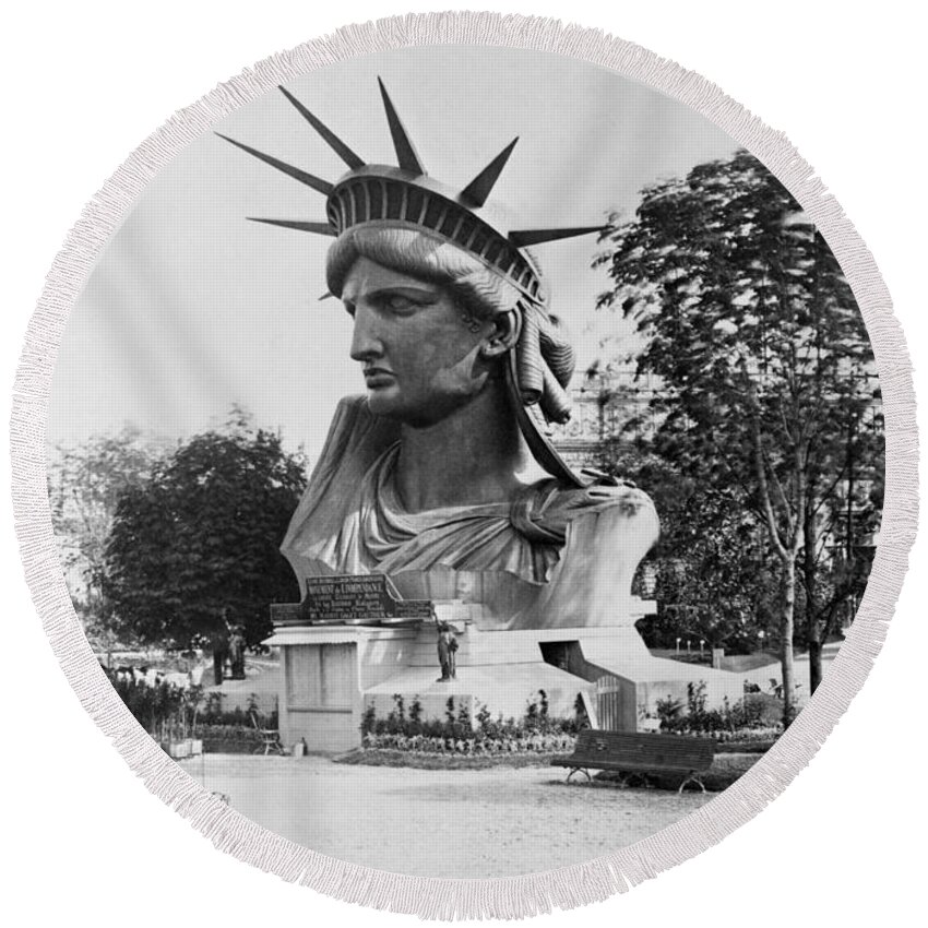 Black And White Round Beach Towel featuring the photograph Bust Of The Incomplete Statue Of Liberty by Photo Researchers