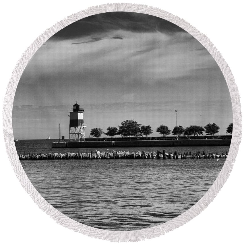 Chicago Round Beach Towel featuring the photograph Chicago Lighthouse by Leslie Leda