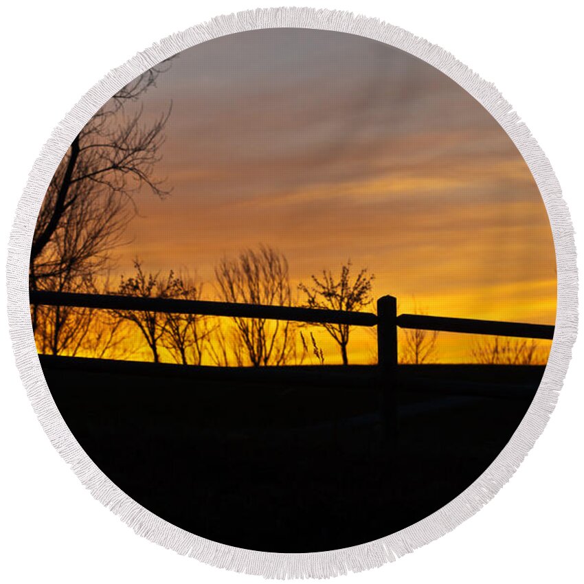 Sunset Round Beach Towel featuring the photograph Fence At Sunset by Ed Peterson