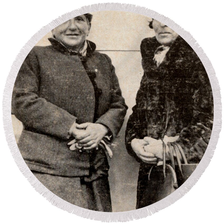 History Round Beach Towel featuring the photograph Gertrude Stein And Alice B. Toklas by Photo Researchers