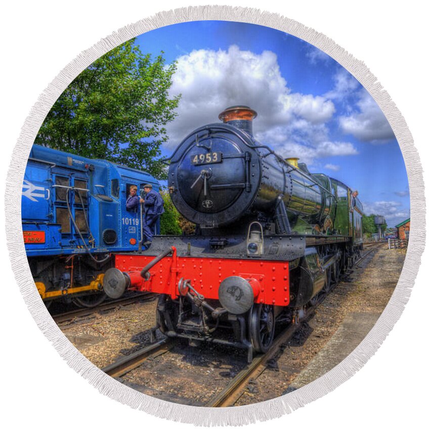 Art Round Beach Towel featuring the photograph GWR 4900 Class 4953 Pitchford Hall by Yhun Suarez
