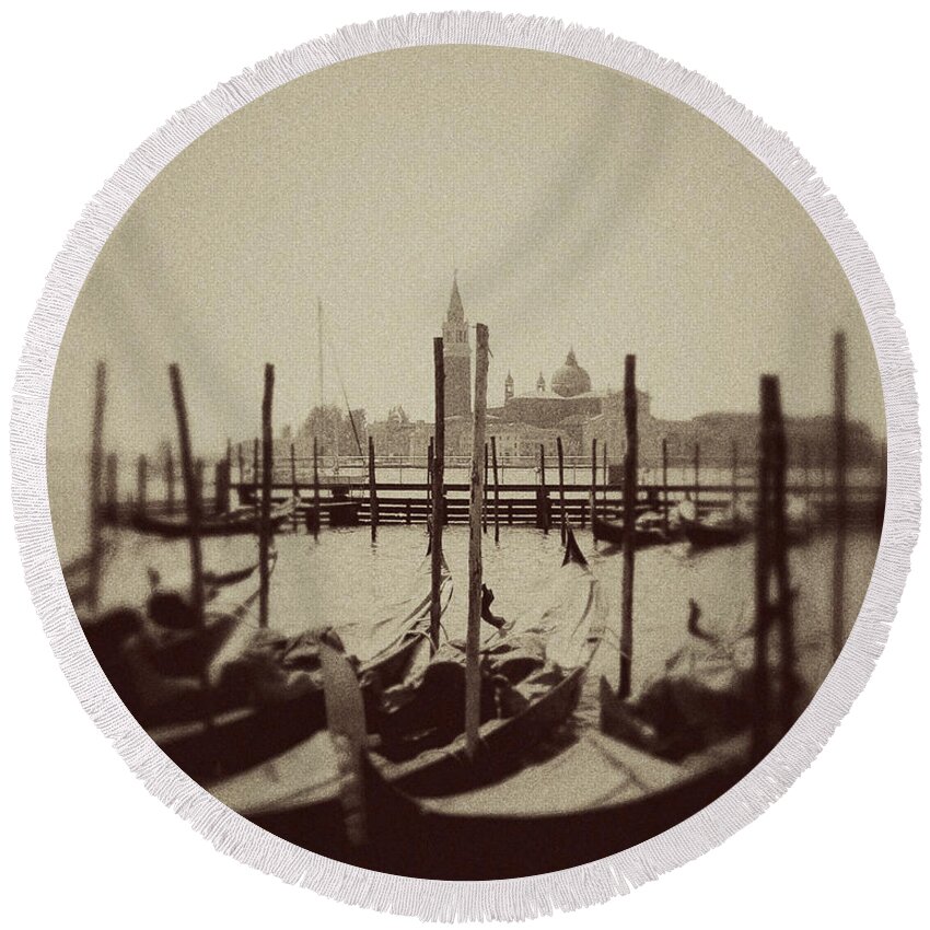 Venice Photo Round Beach Towel featuring the photograph Home by Ivy Ho