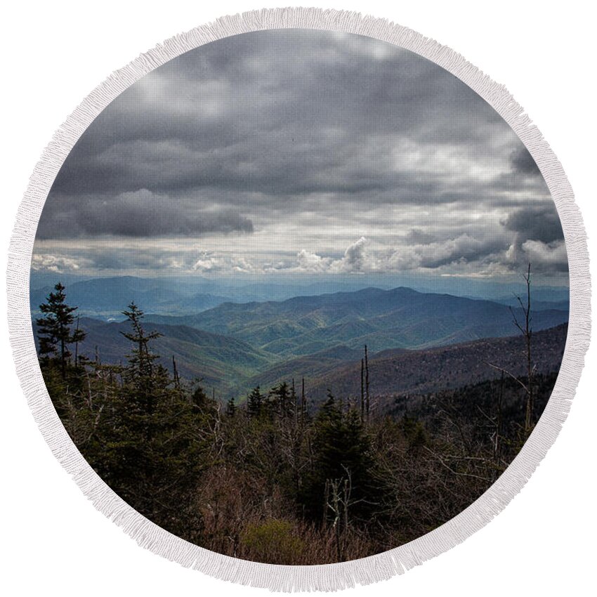 Clingmans Dome Round Beach Towel featuring the photograph I Can See For Miles by Ronald Lutz