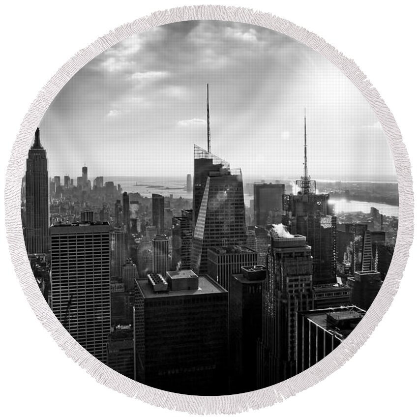 Black And White Round Beach Towel featuring the photograph Midtown Skyline Infrared by S Paul Sahm