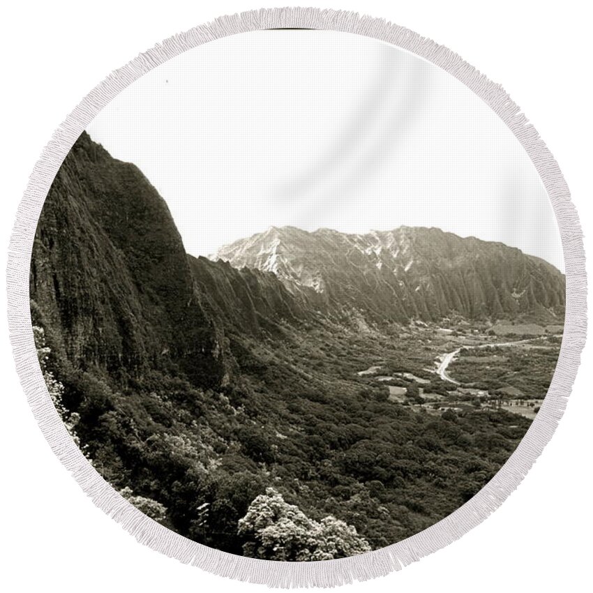 Hawaii Round Beach Towel featuring the photograph Pali Lookout by Mark Gilman