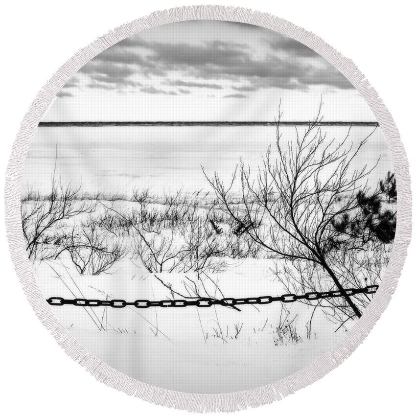 Winter Round Beach Towel featuring the photograph Park In Winter by Terry Doyle