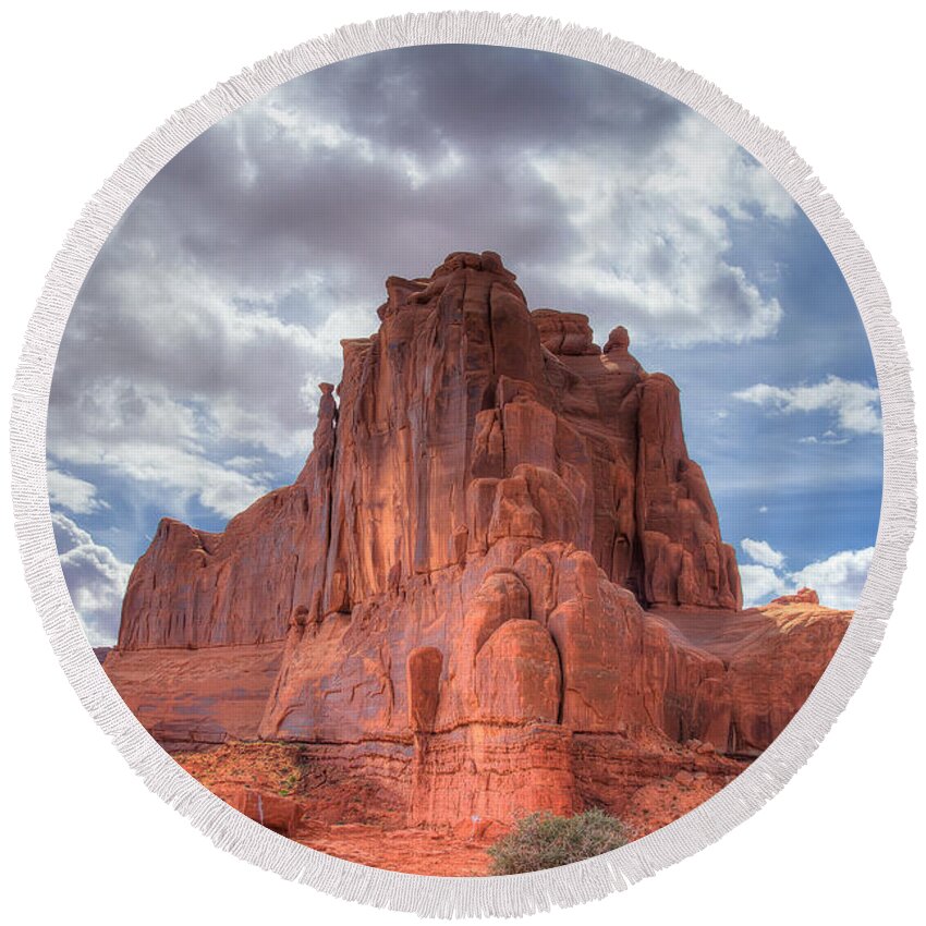 Arches National Park Round Beach Towel featuring the photograph Reaching the Sky by Sue Karski