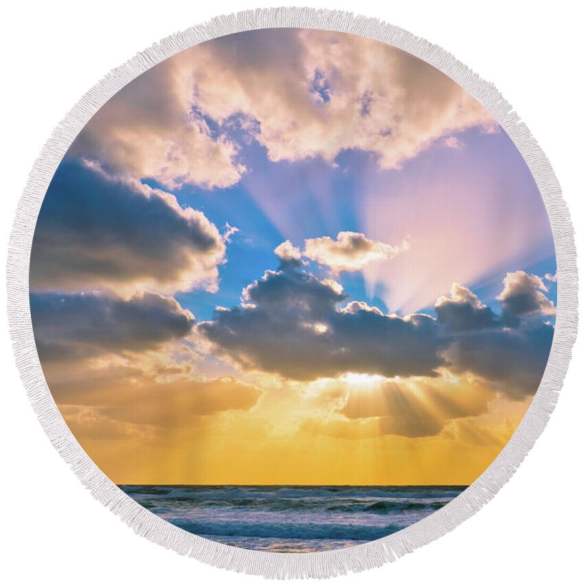 Bird Round Beach Towel featuring the photograph The sea in the sunset by Michael Goyberg