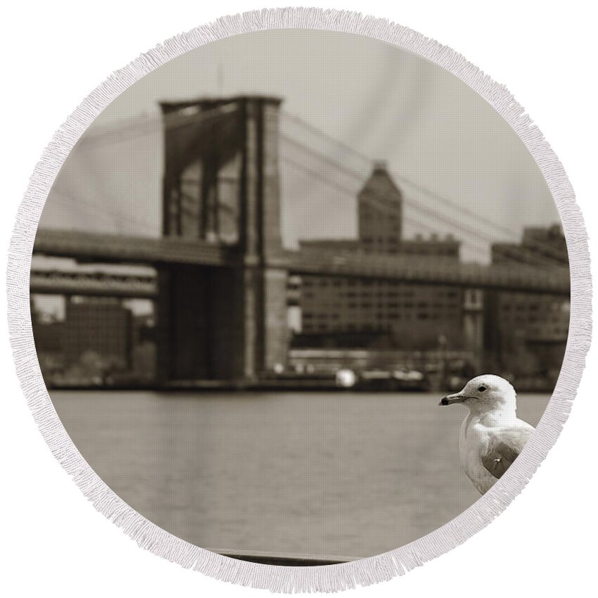 Newyork08 Round Beach Towel featuring the photograph The seagull of the Brooklyn Bridge by RicardMN Photography