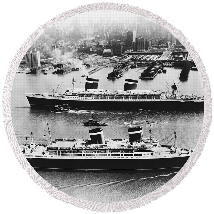 America Round Beach Towel featuring the photograph United States Lines Ships by Photo Researchers