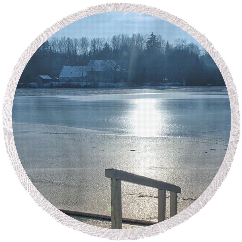 Photo Round Beach Towel featuring the photograph Winter Sun at the Lake by Jutta Maria Pusl