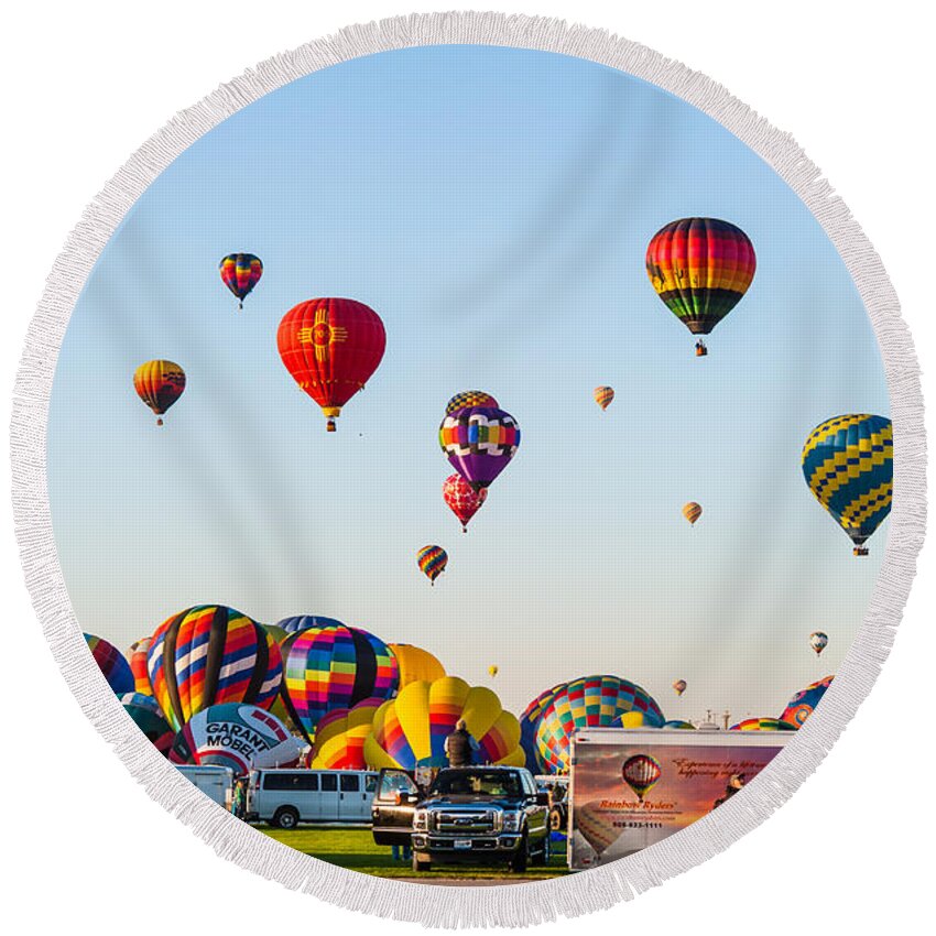  Multiple Hot Air Balloons Round Beach Towel featuring the photograph Multiple Hot air Balloons by Charles McCleanon