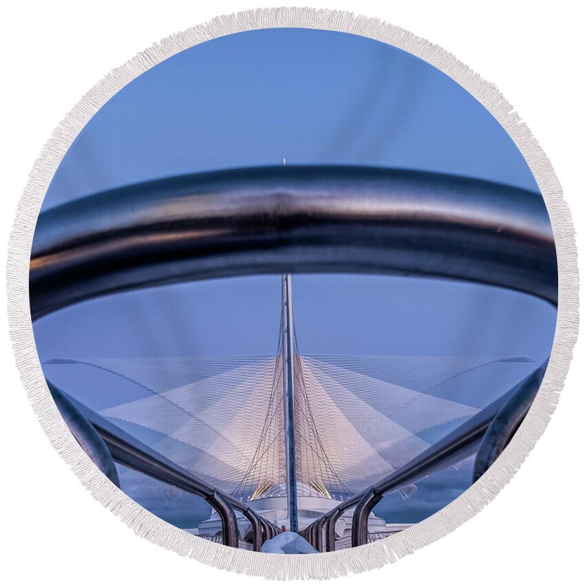 Milwaukee Art Museum Round Beach Towel featuring the photograph Days End #1 by Kristine Hinrichs