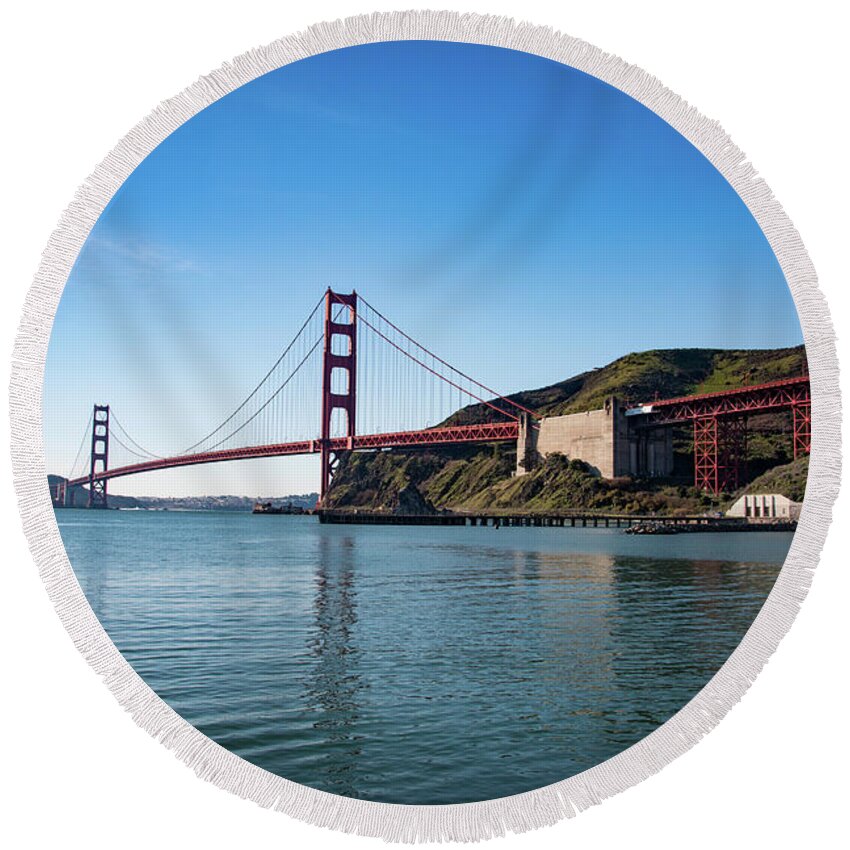 Bridge Round Beach Towel featuring the photograph Golden Gate Bridge in San Francisco, USA by Amanda Mohler