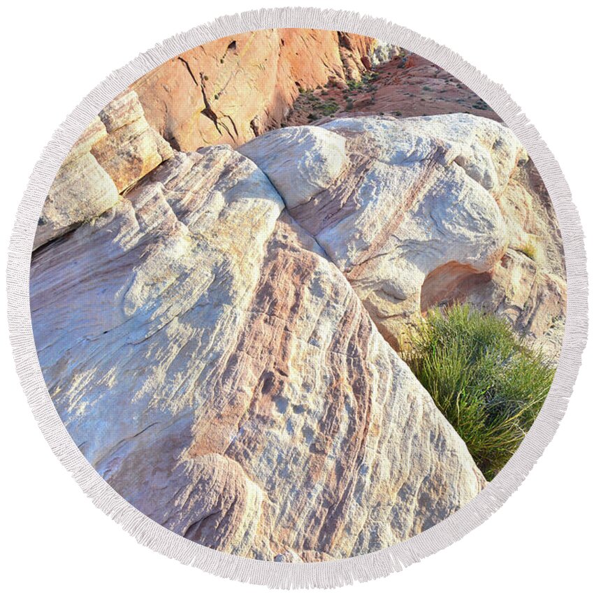 Valley Of Fire State Park Round Beach Towel featuring the photograph North Valley of Fire #3 by Ray Mathis