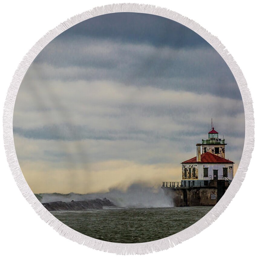 Breakers Round Beach Towel featuring the photograph Oswego Harbor West Pierhead Light #1 by Roger Monahan
