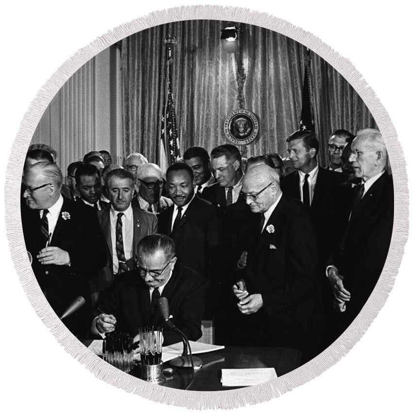 Government Round Beach Towel featuring the photograph President Johnson Signs Civil Rights #1 by Science Source