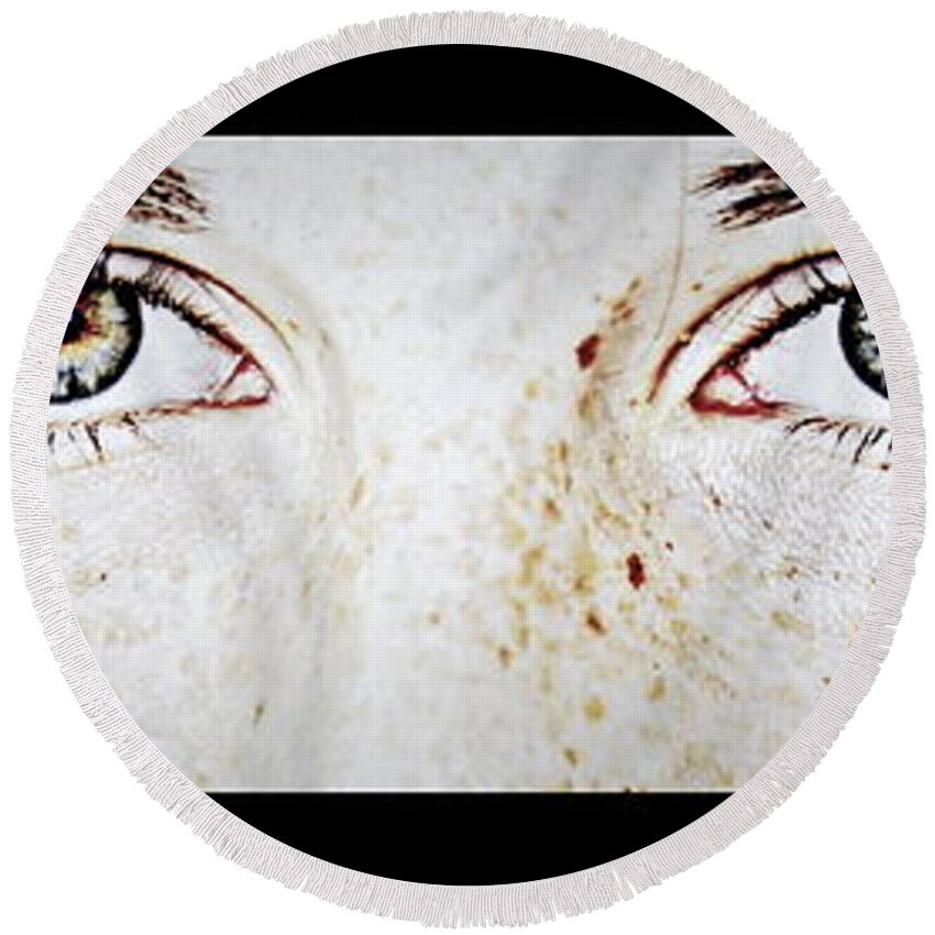 Girl Round Beach Towel featuring the photograph Girl With Beautiful Eyes by Marysue Ryan
