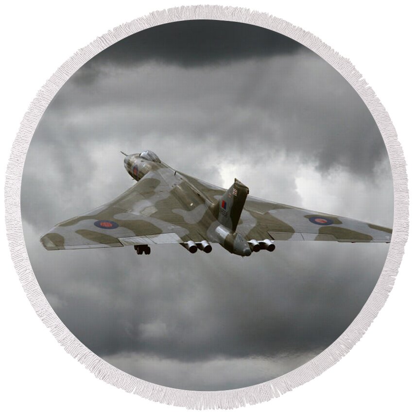 Avro Vulcan Round Beach Towel featuring the photograph Vulcan to the sky #1 by Ang El