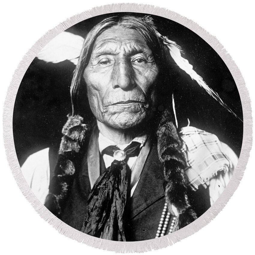 History Round Beach Towel featuring the photograph Wolf Robe, Cheyenne Indian Chief #1 by Science Source