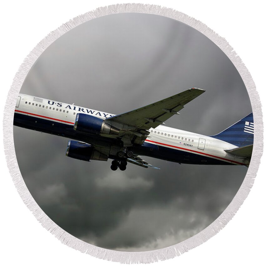American Round Beach Towel featuring the photograph American Airlines Boeing 767-200 by Smart Aviation