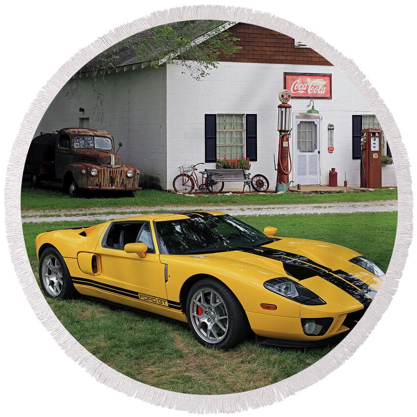 Ford Round Beach Towel featuring the photograph 2005 Ford GT by Christopher McKenzie