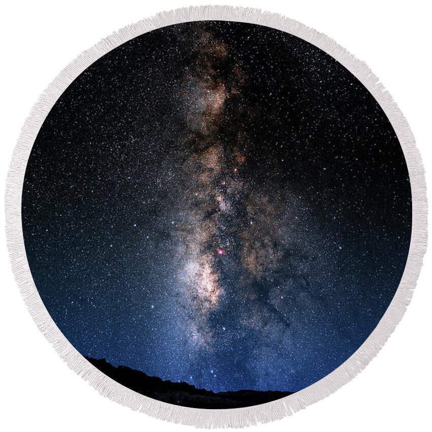 Astronomy Round Beach Towel featuring the photograph Milky Way by Larry Landolfi