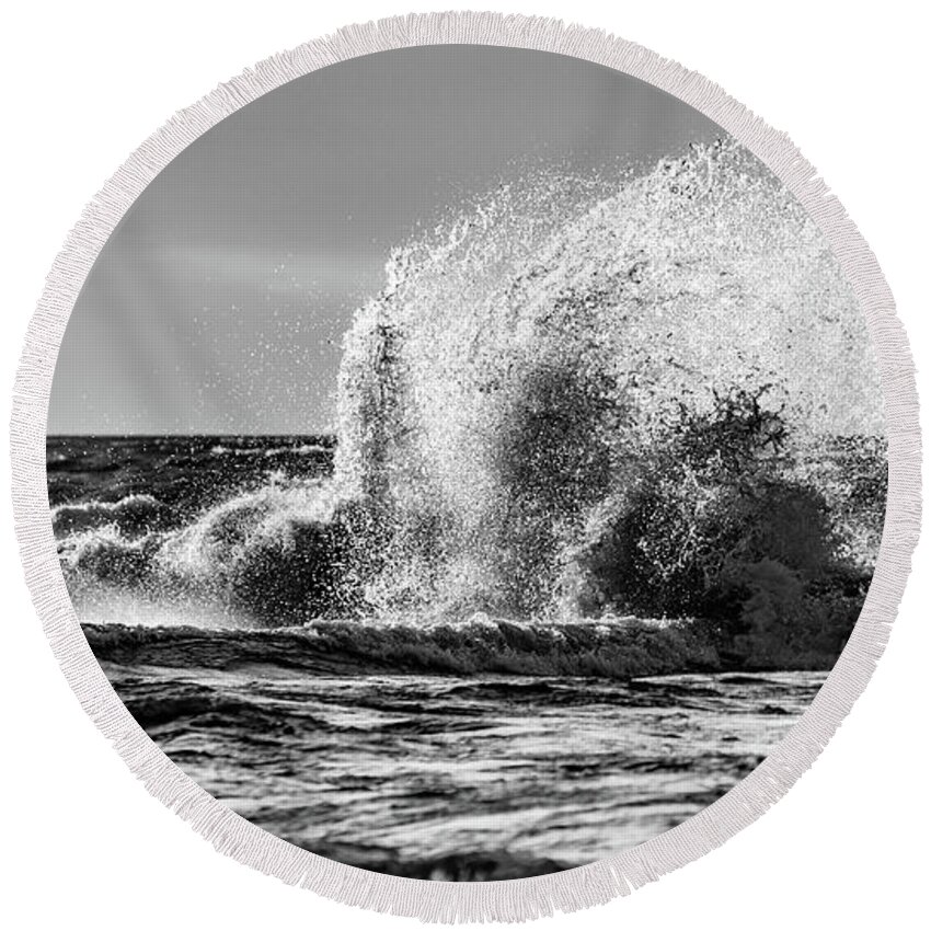 Lake Erie Round Beach Towel featuring the photograph Lake Erie Waves #9 by Dave Niedbala