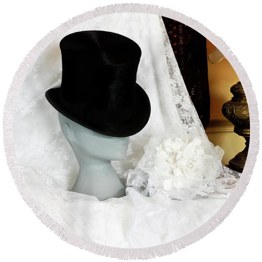 Top Hat Round Beach Towel featuring the photograph A Bridal Scene by Terri Waters