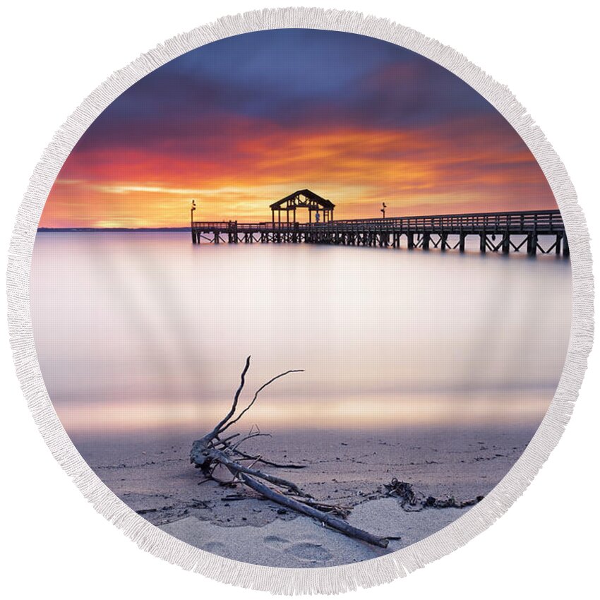Colorful Round Beach Towel featuring the photograph A good morning by Edward Kreis