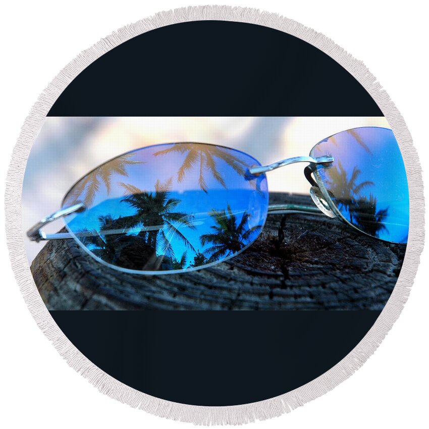 Sunglasses Round Beach Towel featuring the photograph A Nice Dream by Susanne Van Hulst