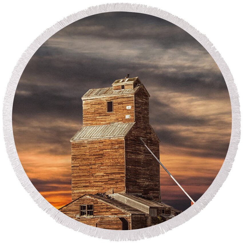 Elevator Round Beach Towel featuring the photograph Abandoned Grain Elevator on the Prairie by Randall Nyhof