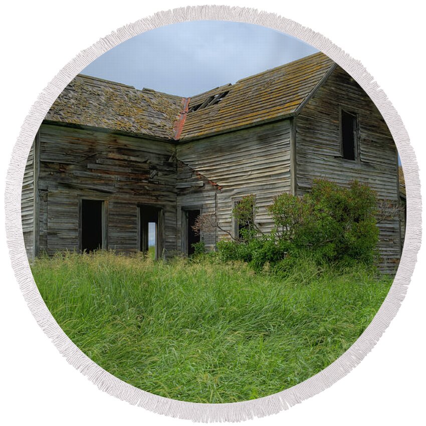 Hdr Round Beach Towel featuring the photograph Abandoned Montana Homestead by Sandra Bronstein