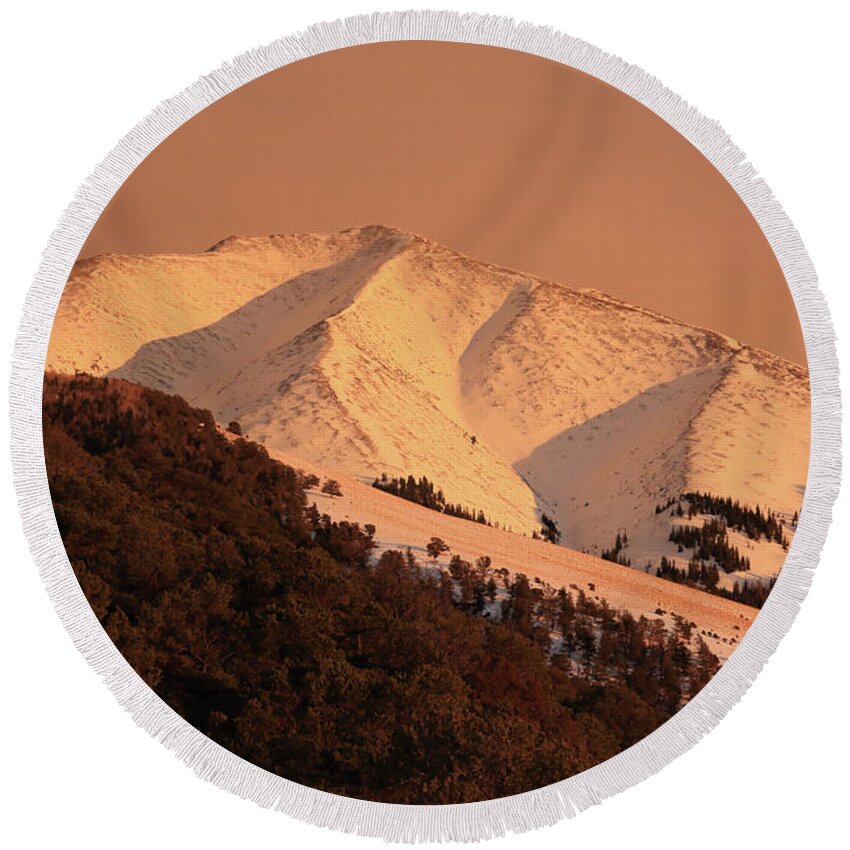 Alpenglow Round Beach Towel featuring the photograph Alpenglow by David Diaz