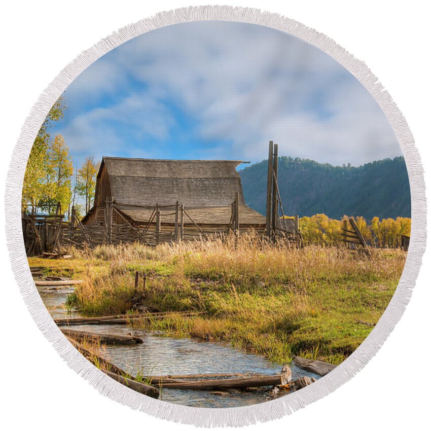 Mormon Row Barn Round Beach Towel featuring the photograph Antelope Flats Barn 0737 by Kristina Rinell