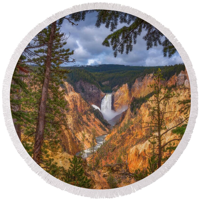 Waterfalls Round Beach Towel featuring the photograph Artist Point Afternoon by Darren White