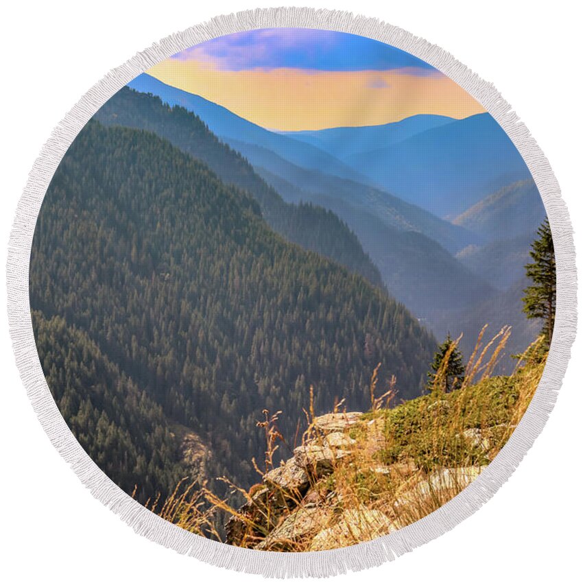 Mountains Round Beach Towel featuring the photograph At the edge of the abyss by Claudia M Photography