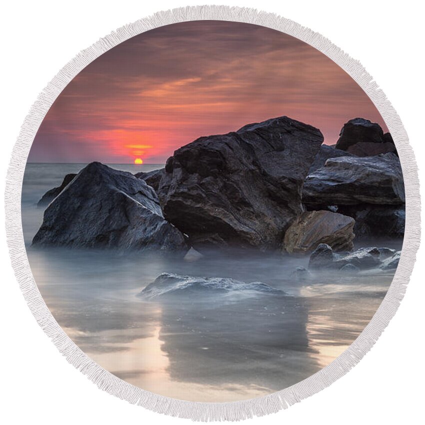 Sunset Round Beach Towel featuring the photograph Atardecer En La Playa by Edward Kreis