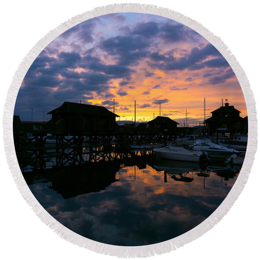 Landscape Round Beach Towel featuring the photograph August Sunset 2 by Wayne Enslow