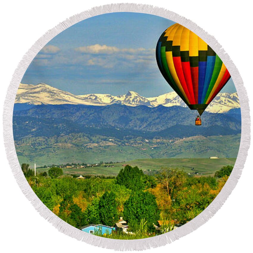 Colorado Round Beach Towel featuring the photograph Ballooning Over The Rockies by Scott Mahon