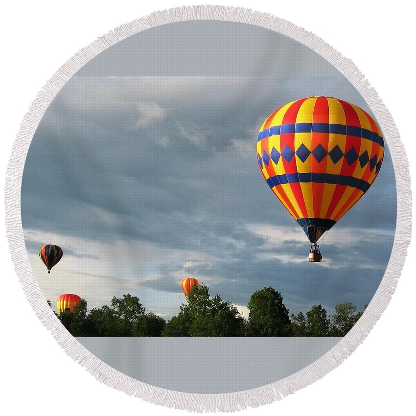 Hot Air Balloons Round Beach Towel featuring the photograph Balloons Up by Ed Smith