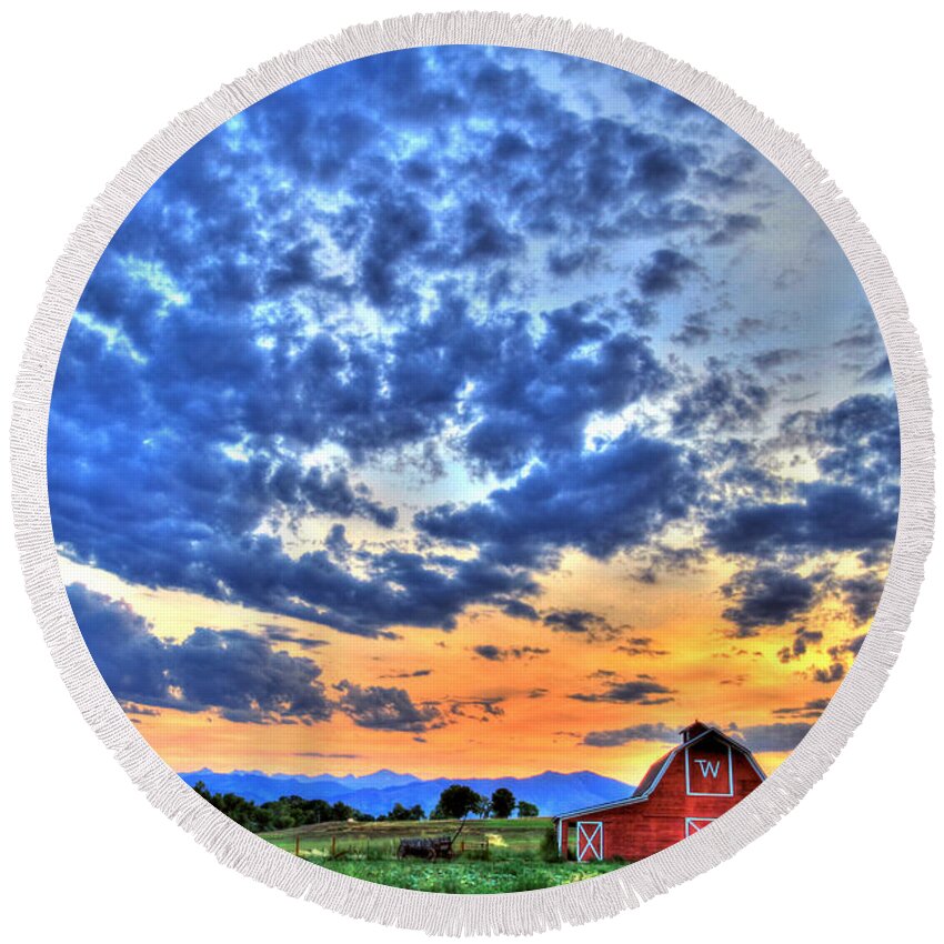 Colorado Round Beach Towel featuring the photograph Barn and Sky by Scott Mahon