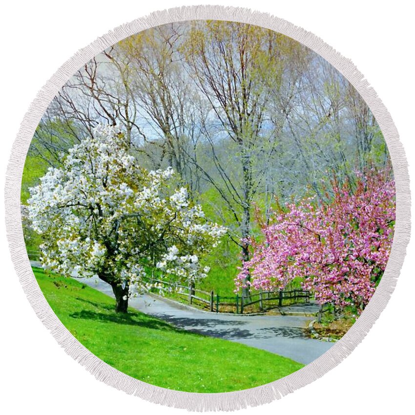 Nybg Round Beach Towel featuring the photograph Be True to Yourself by Diana Angstadt