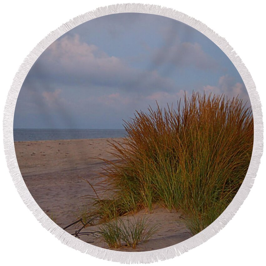 Beach Round Beach Towel featuring the photograph Beach Grass I I I by Newwwman